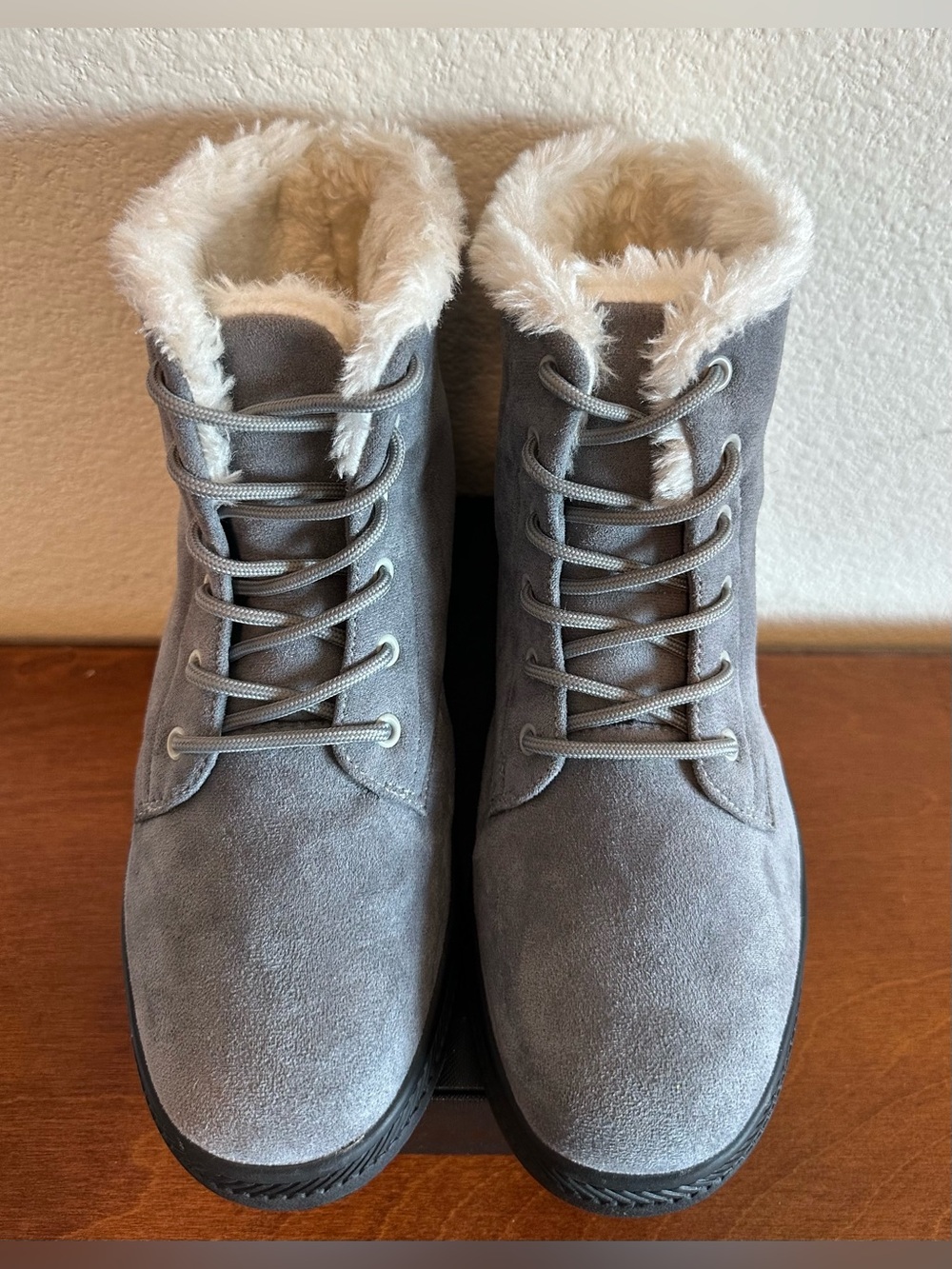 Women's Gray Faux-Suede Fur-Lined Lace-Up Women’S Boots Sz 8.5/40 eu